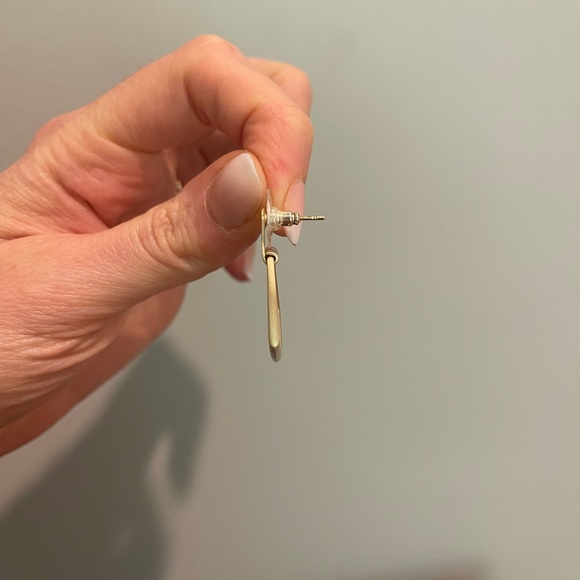 Kendra Scott Paxton Hoop Gold Earrings - Picture 3 of 4